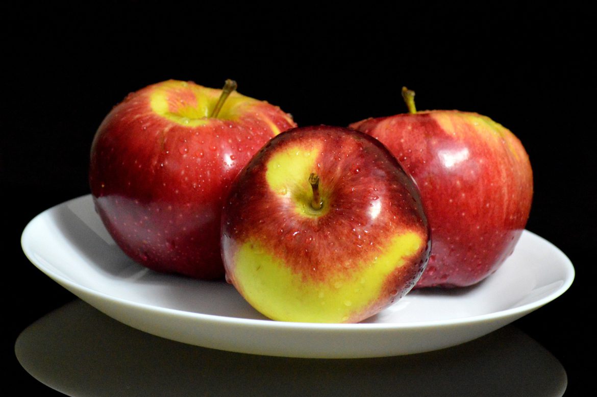 Discovery of Apple Fruit 1Kg in Delhi, Seedlings on the Moon
